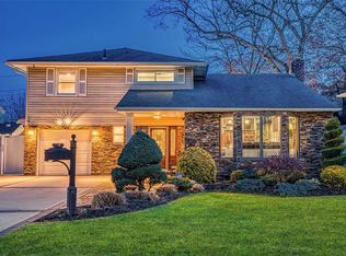 10 Stratford Ct, Bellmore, NY 11710