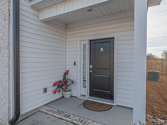 5th image of 1405 Dorset Drive #B