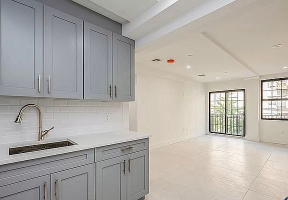 2nd image of 2692 Creston Ave Floor 3