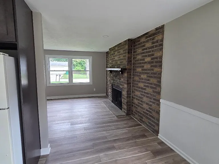 842 Fairview St — Photo 3