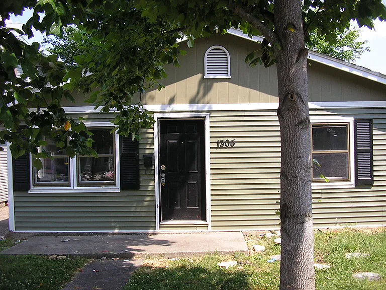 1305 Magnolia St — Photo 2