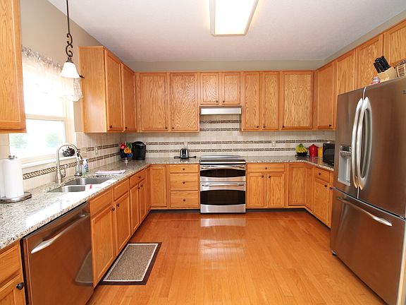 3rd image of 5774 Dorshire Dr