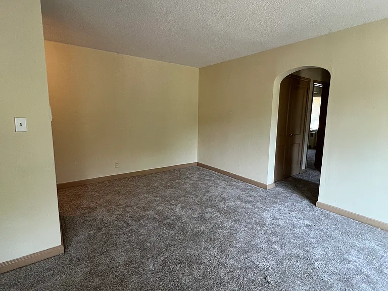 905 Kilian Blvd SE — Photo 32