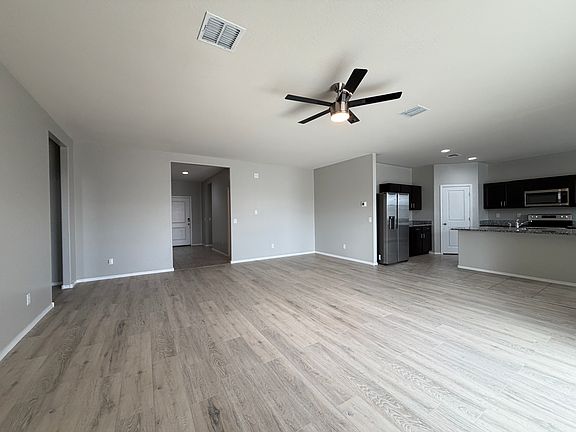 3rd image of 1039 W Beacon Dr