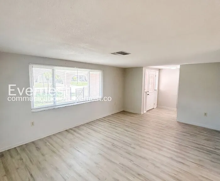 7810 Cayuga Dr — Photo 7