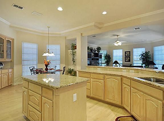 5th image of 405 Beacon Hill Dr