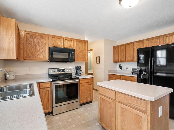 3rd image of 8076 Willow Brook Csg Dr