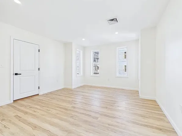 33 Crapo St #1, New Bedford, MA 02740