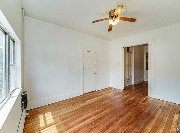 3rd image of 83 Palisade Ave APT 2
