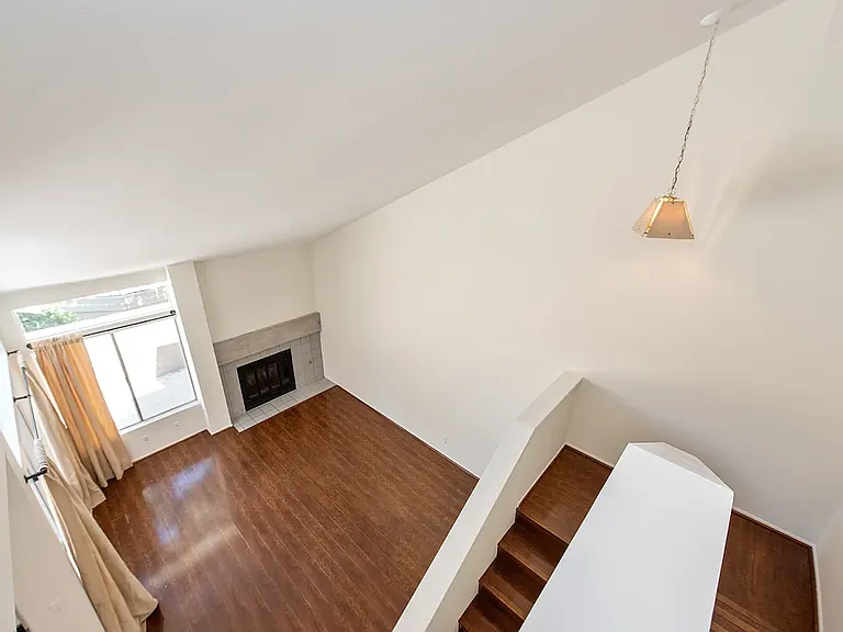 105 Stanford Ct — Photo 10