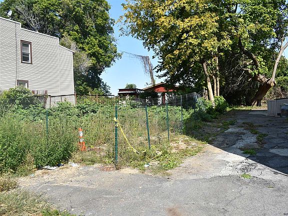 2nd image of 787 Livingston Ave
