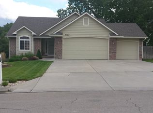 5129 Bramblewood Dr, Manhattan, KS 66503