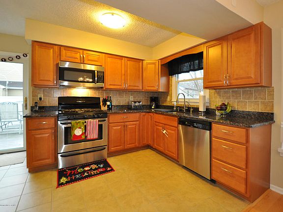4th image of 26 Bunker Hill Dr