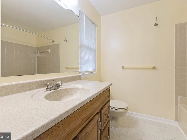 8633 Beekman Pl #C — Photo 17