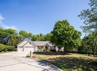 5697 Wrenwyck Pl, Weldon Spring, MO 63304