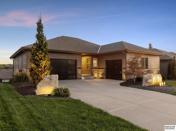 18417 Dewey Ave, Elkhorn, NE 68022