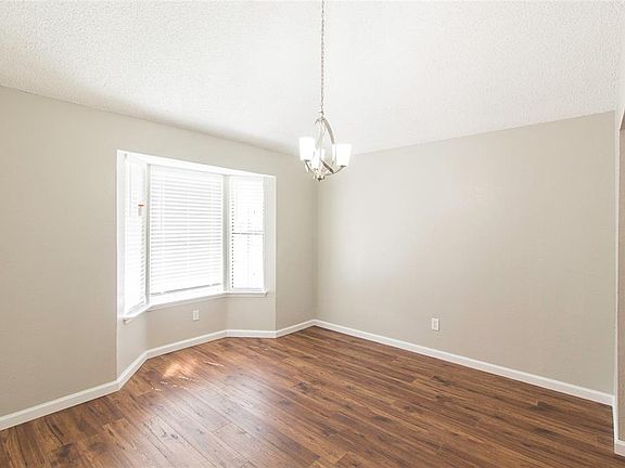 4th image of 5005 Prairieview Ct S