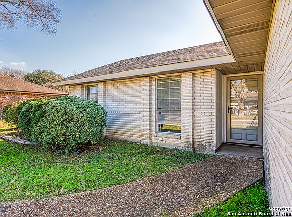 3rd image of 5634 Creekwood St