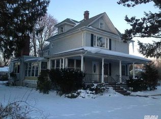 25 Park St, Patchogue, NY 11772