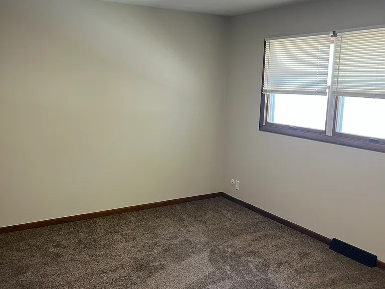 402 W Washington St #B — Photo 14