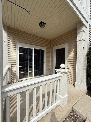 2 bed, 1099 sqft, $2,200 — Photo 2