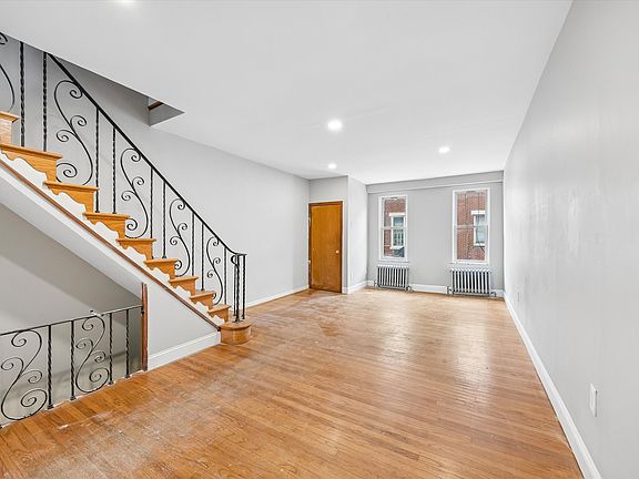 5th image of 2320 S Hutchinson St