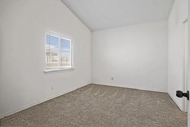 13645 Blackburn Ave — Photo 10