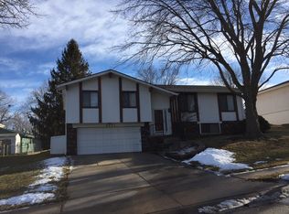 8721 Bayberry Rd, La Vista, NE 68128