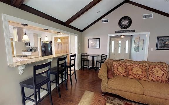 4th image of 553 Oak Alley Dr