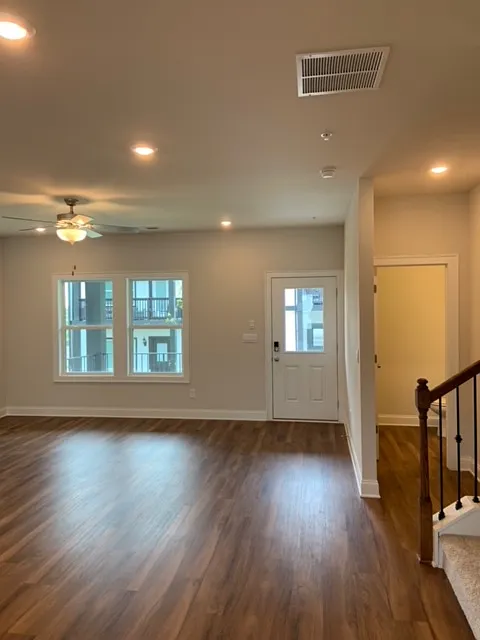4 bed, 3.5 bath, 2643 sqft, $3,000 — Photo 3