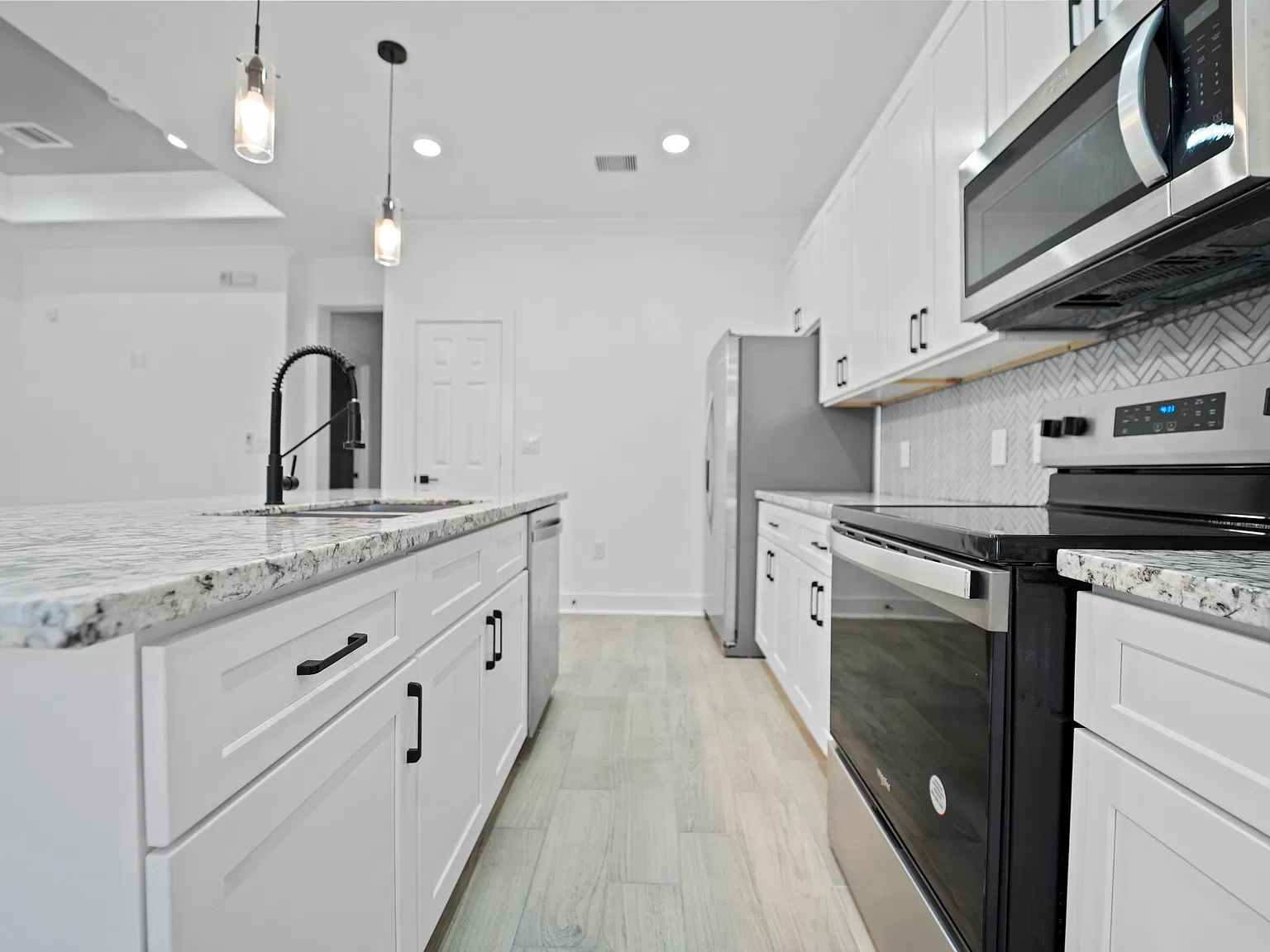 3 bed, 1262 sqft, $1,900 — Photo 3