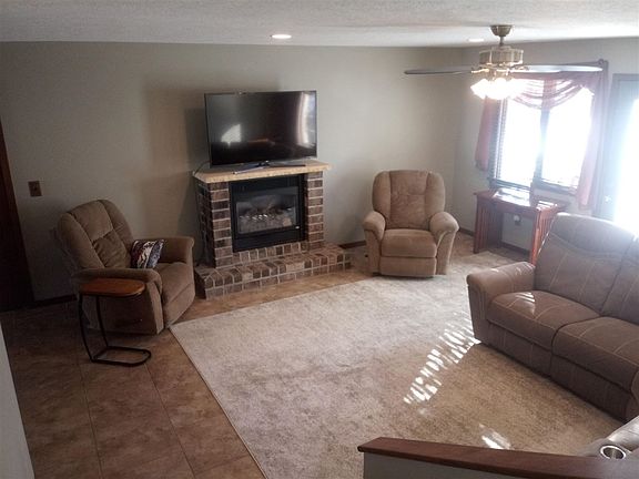 4th image of 342 Benit Dr