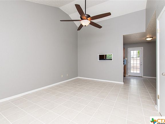 4th image of 401 W Blancas Dr