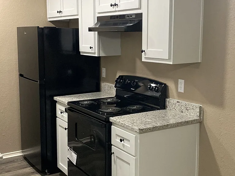 Crestwood Square Apartaments — Photo 8