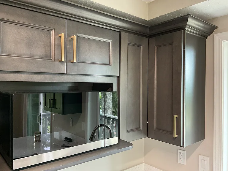 Microwave shelf to give extra counter space