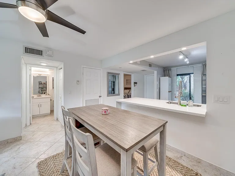 3939 NE 5th Ave #D103 — Photo 9
