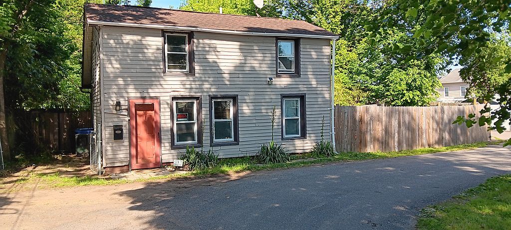 1 Woods Aly - Property Image