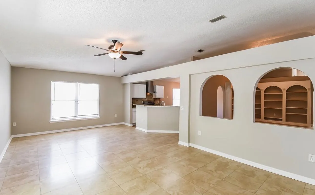 3 bed, 1855 sqft, $2,500 — Photo 2