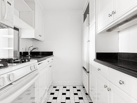 5th image of 205 E 63rd St APT 20F