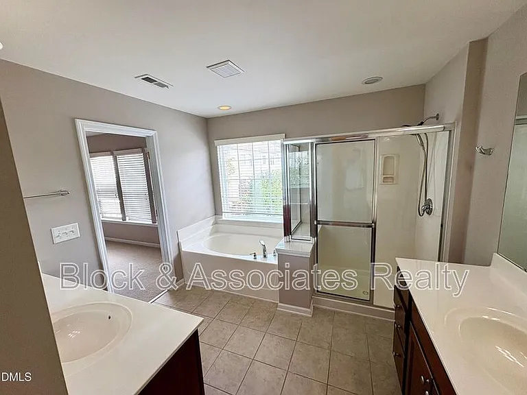 2705 Laurelcherry St — Photo 12