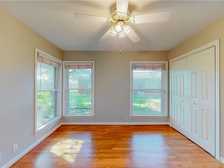 2104 Elmwood Dr — Photo 31
