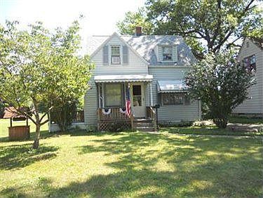 1st image of 835 Willard Ave NE