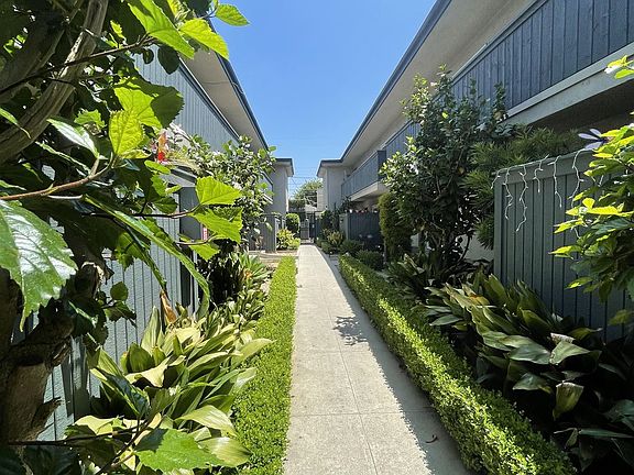 3rd image of 1832 S Bundy Dr APT 8