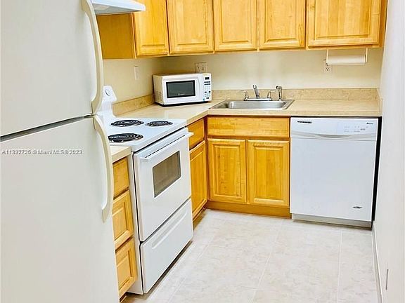 5th image of 405 S Pine Island Rd APT 406D
