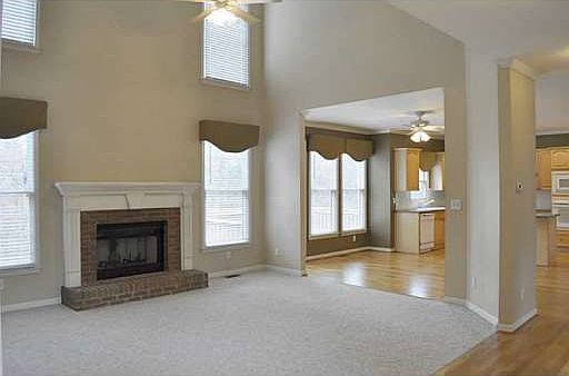 4th image of 433 Old Deerfield Ln