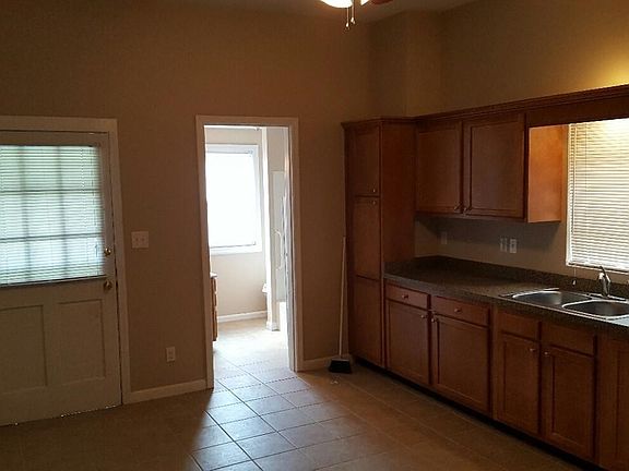 728 Southwestern Pkwy Kit 2