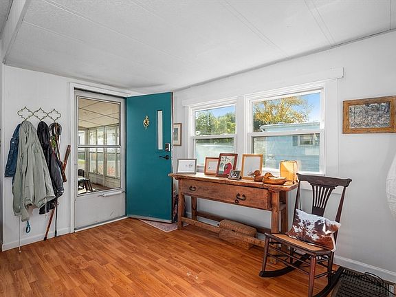 4th image of 4 Garden Ln