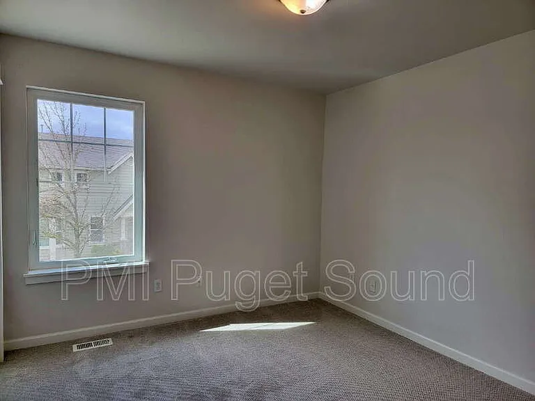 576 Mount Baker Pl NE — Photo 11