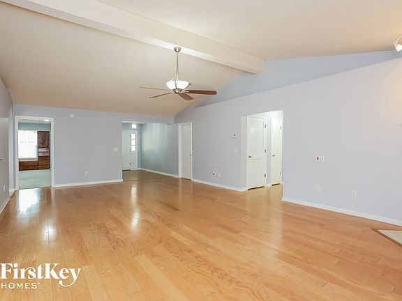 3rd image of 932 Misty Mountain Dr W