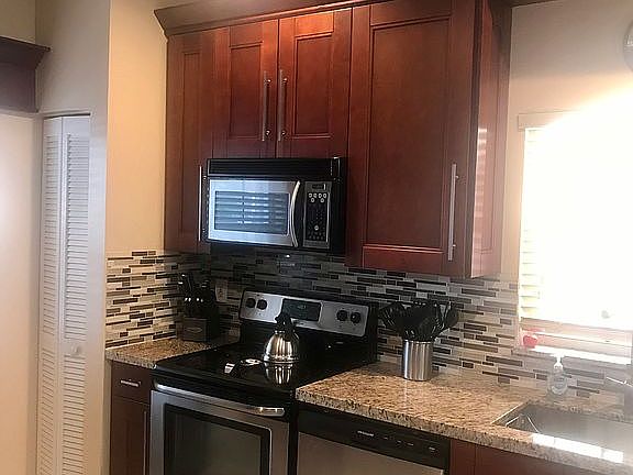 4th image of 863 SW 179th Ave